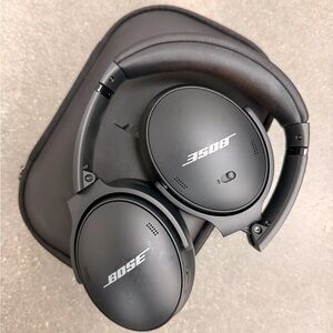 Bose Quietcomfort Over-Ear Black Headphones